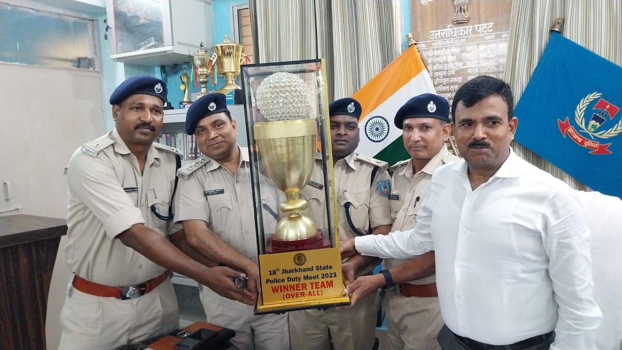 झारखंड स्टेट पुलिस ड्यूटी मीट 2023: संथाल परगना रेंज की टीम बनी ओवर ऑल चैंपियन, पूरी टीम को दी गई बधाई 