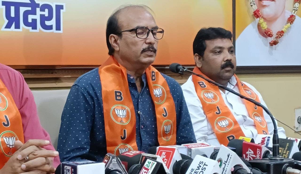 खटिया पर मरीज पहुंचता है तो अस्पताल में डॉक्टर नहीं होता! सवाल कीजिए तो खुद को आदिवासी का बेटा बताने लगते हैं  हेमंत- भाजपा