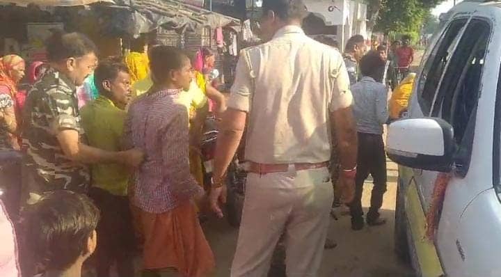 देवघर: ताला तोड़ कर किराना दुकान से नगदी समेत हजारों के समान की चोरी, लोगों ने दो चोरों को किया पुलिस के हवाले