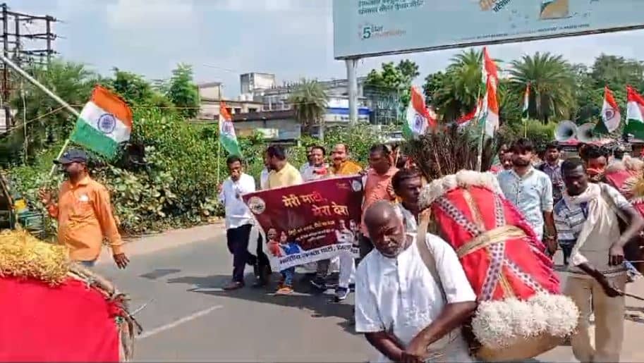 राम मंदिर के बाद अब अमृत वाटिका के लिए देवघर की पवित्र भूमि का भेजा जाएगा मिट्टी, मेरी माटी मेरा देश कार्यक्रम के तहत निकाली गई पद यात्रा