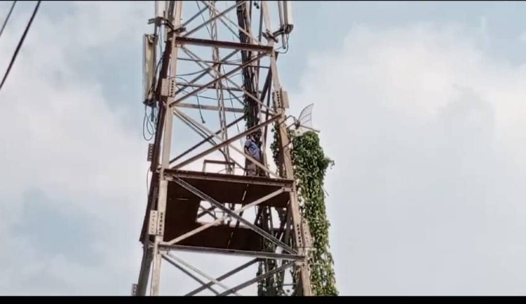 GM के घर के 150 फीट ऊंचे टावर पर चढ़ 9 घंटे तक तमाशा बना रहा निसार,जानिए कैसे उतारा गया 