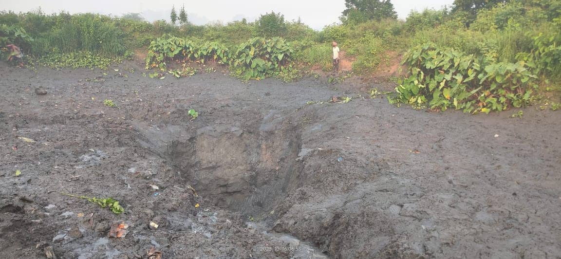 धनबाद के निरसा में अवैध उत्खनन में धंसी चाल, दो के मरने की आशंका 