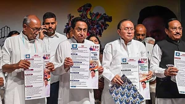 मध्यप्रदेश में कांग्रेस का बिहारी दांव! पिछड़ों को 27 फीसदी आरक्षण, हर नागरिक को 25 लाख रुपये का स्वास्थ्य बीमा और 100 यूनिट बिजली फ्री का एलान