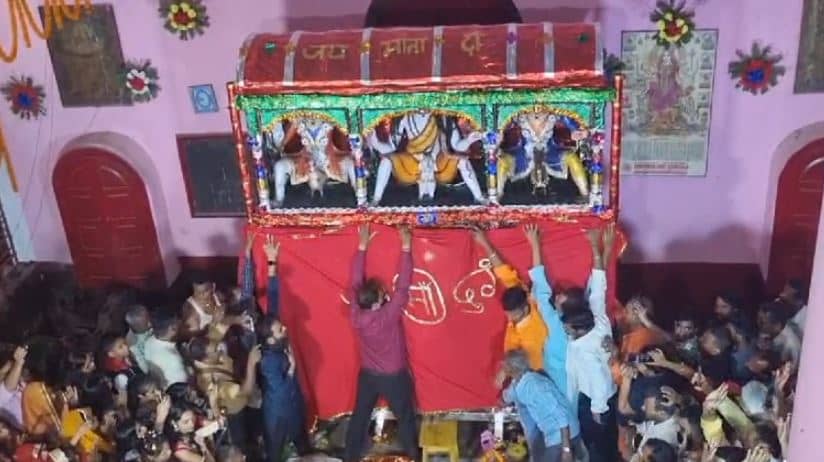 बकरे के बलि के साथ खुला मां का पट,  मन की मुराद पूरी करती है गोविंदपुर सिंघाड़ा वाली मां 