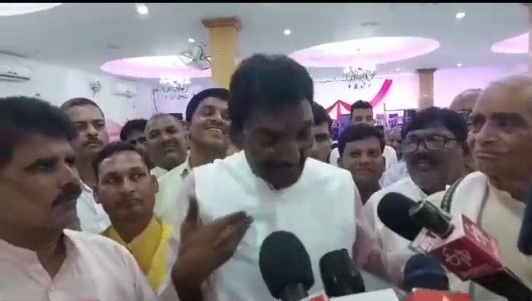 RJD विधायक फतेह बहादुर ने मां दुर्गा पर दिया आपत्तिजनक बयान, मां को बताया काल्पनिक और खुद को कहा महिषासुर का वंशज