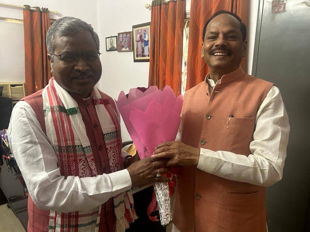 बाबूलाल ने रघुवर दास से की मुलाकात, जानिए क्या कुछ हुई बात