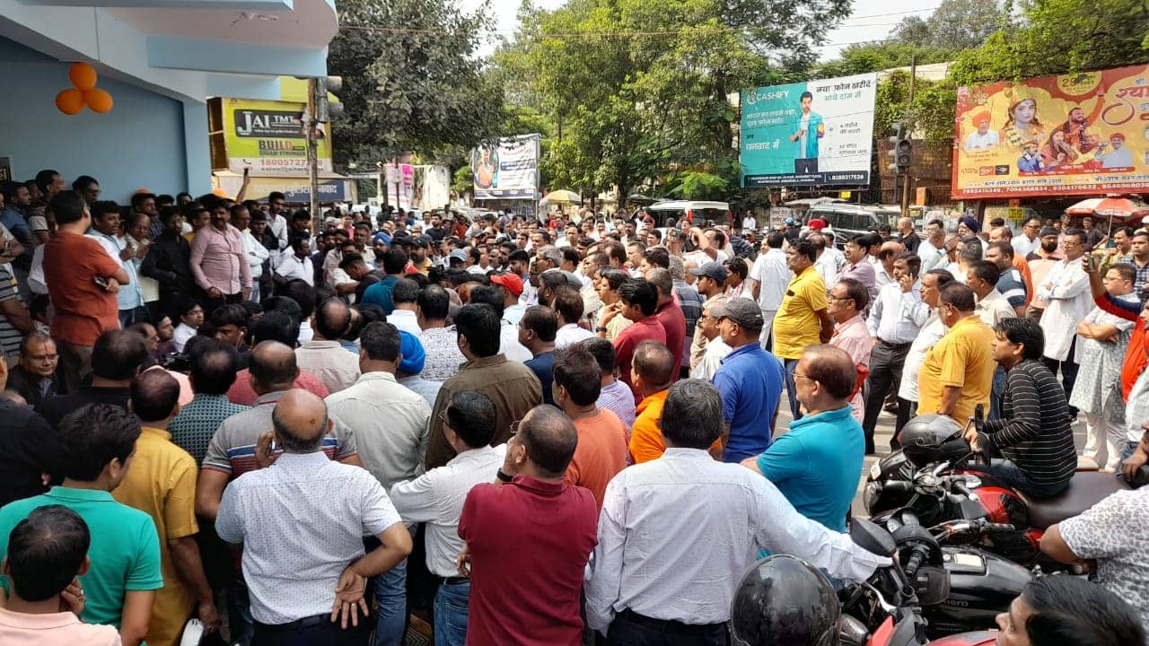 रंगदारों का आतंक - धनबाद के बाज़ार बंद और कारोबारी सड़क पर ,जानिए क्यों टूटा धैर्य 