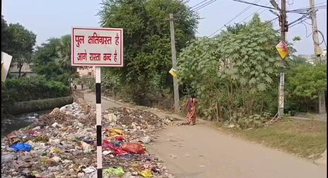 जमशेदपुर:बागबेड़ा से बड़ौदा खरकई नदी घाट के बीच बना पुल क्षतिग्रस्त, परिचालन पूरी तरह से बंद