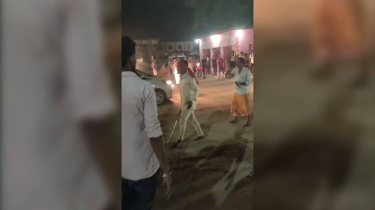 शराब ढूंढने गई पुलिस टीम पर ग्रामीणों ने लाठी-डंडा से किया हमला, जानिए क्या है पूरा मामला