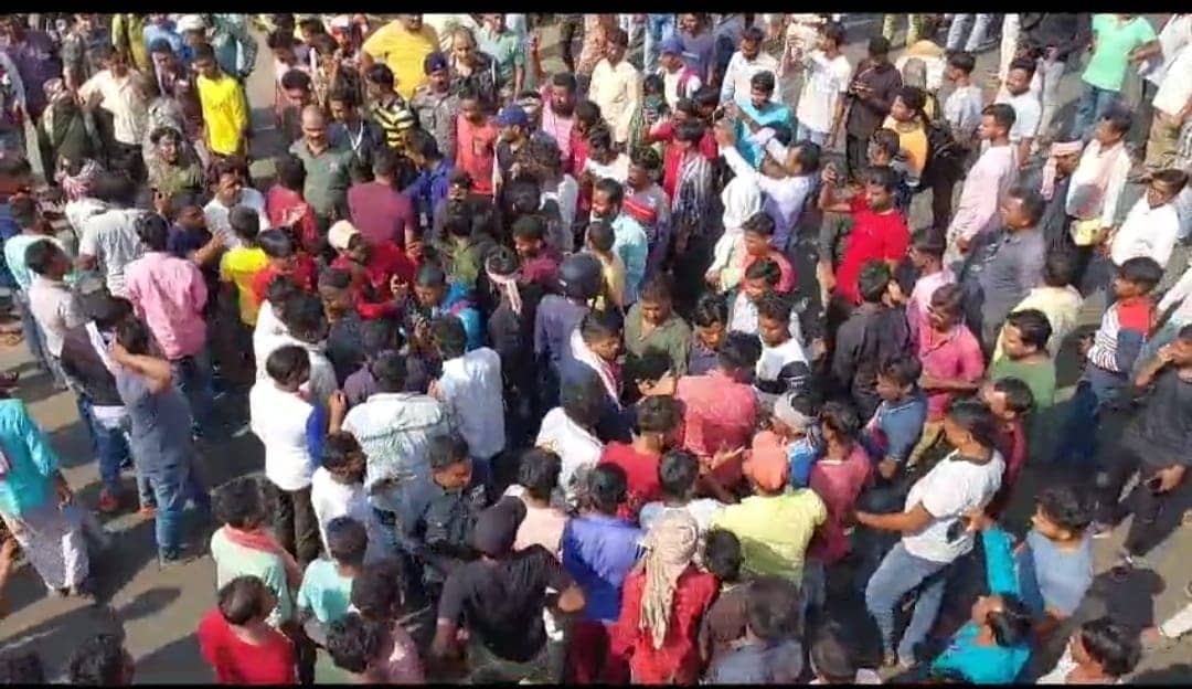 गोविंदपुर में रफ़्तार का कहर, सड़क पर ही मर गई पत्नी, पति अस्पताल में भर्ती