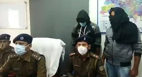 देवघर में हथियारों के साथ दो धराए