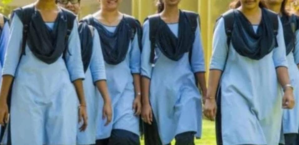 झारखंड का एक ऐसा स्कूल जहां 700 छात्राएं पूरे दिन नहीं पीती हैं पानी, पढ़ें आखिर क्या है प्यासे रहने की मजबूरी