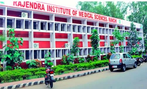 झारखंड सरकार को ढूंढने पर भी नहीं मिल रहे डॉक्टर, वजह जानकर आप रह जायेंग हैरान