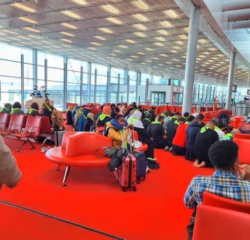 इस देश के सबसे बड़े एयरपोर्ट पर पढ़ी गई नमाज और छिड़ गया विवाद, जानिए किस मुल्क का है मामला