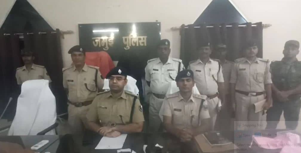 जमुई: बड़ी वारदात को अंजाम देने की योजना बनाने वाले चढ़े पुलिस के हत्थे, पुलिस ने हथियार के साथ किया गिरफ्तार 
