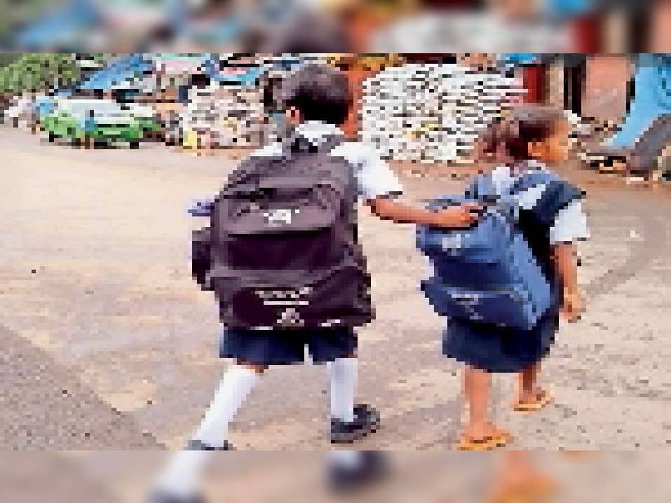 नर्सरी और एलकेजी  के बच्चे अब किताब -कॉपी लेकर नहीं जाएंगे स्कूल, जानिए धनबाद के इस स्कूल की अनोखी पहल