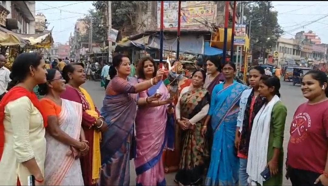 बेगूसराय: नीतीश कुमार के जनसंख्या नियंत्रण के बयान पर नहीं थम रहा विवाद, बीजेपी महिला मोर्चा ने फूंका पुतला