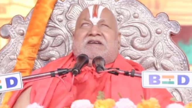 नीतीश कुमार द्वारा जनसंख्या नियंत्रण बयान पर बरसे रामनगर के जगदुरू रामभ्रदाचार्य, कहा ‘उसी समय उनकी जीभ क्यों नहीं काट ली गई’ 