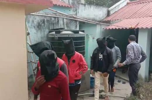 KYC अपडेट करने के नाम पर करते थे ठगी, कई सिम, मोबाइल और एटीएम कार्ड के साथ धराए