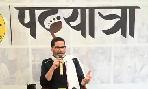 जो शर्ट के उपर गंजी पहने बिहार में वही जमीनी नेता! प्रशांत किशोर का दावा नीतीश सरकार का आर्थिक-सामाजिक रिपोर्ट महज एक फर्जीवाड़ा