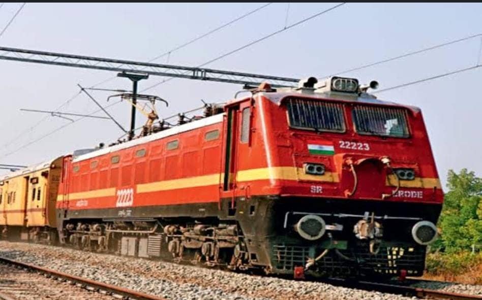 Tatanagar railway station:छठ-दीपावली में बिहार जाना हुआ आसान,भीड़ को देखते हुए रेलवे ने ट्रेनों में अतिरिक्त कोच लगाने की घोषणा की   