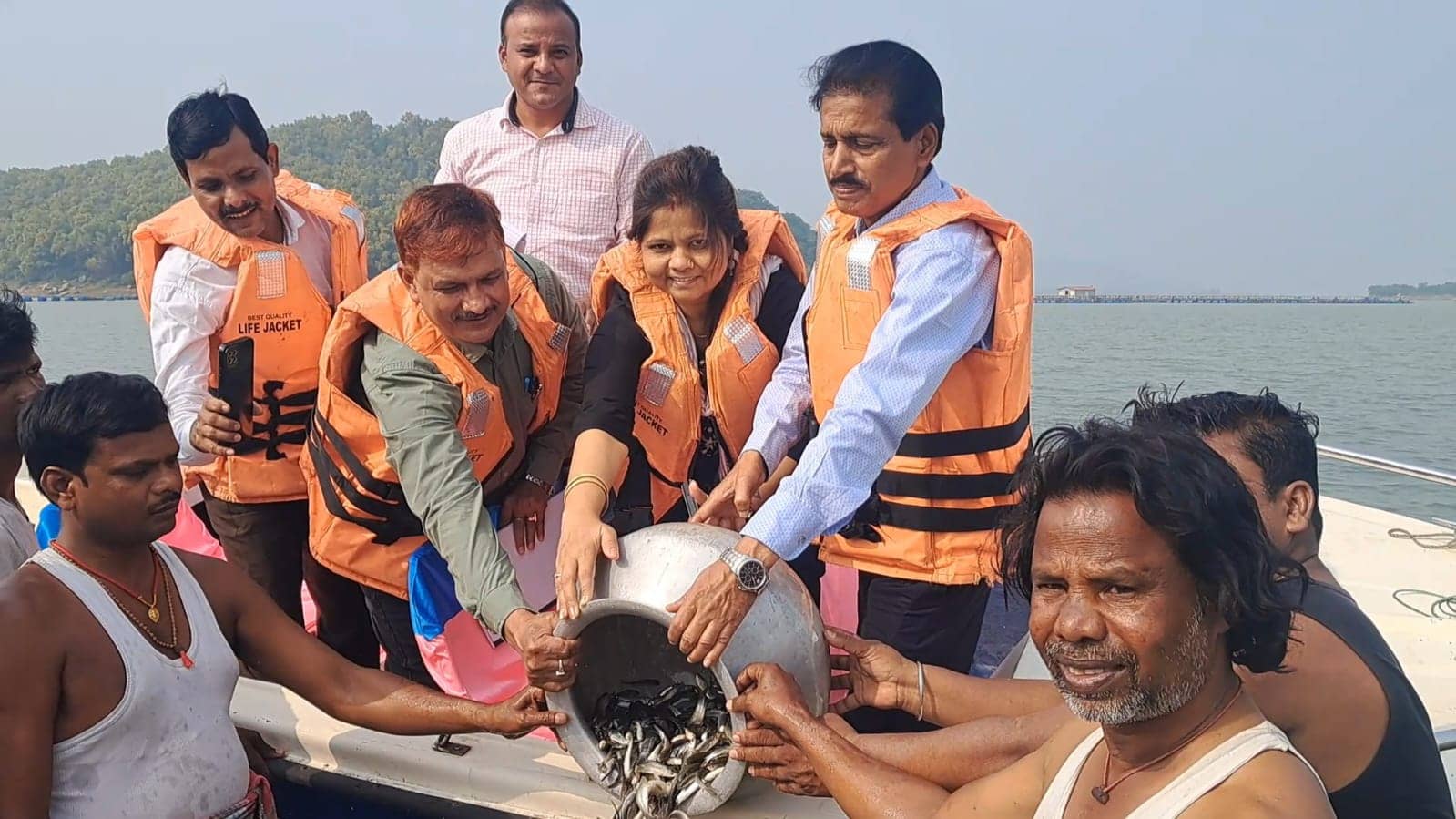 पंचेत जलाशय में छोड़े गए 12 लाख मछली के जीरे ,जानिए क्या होंगे इसके फायदे 