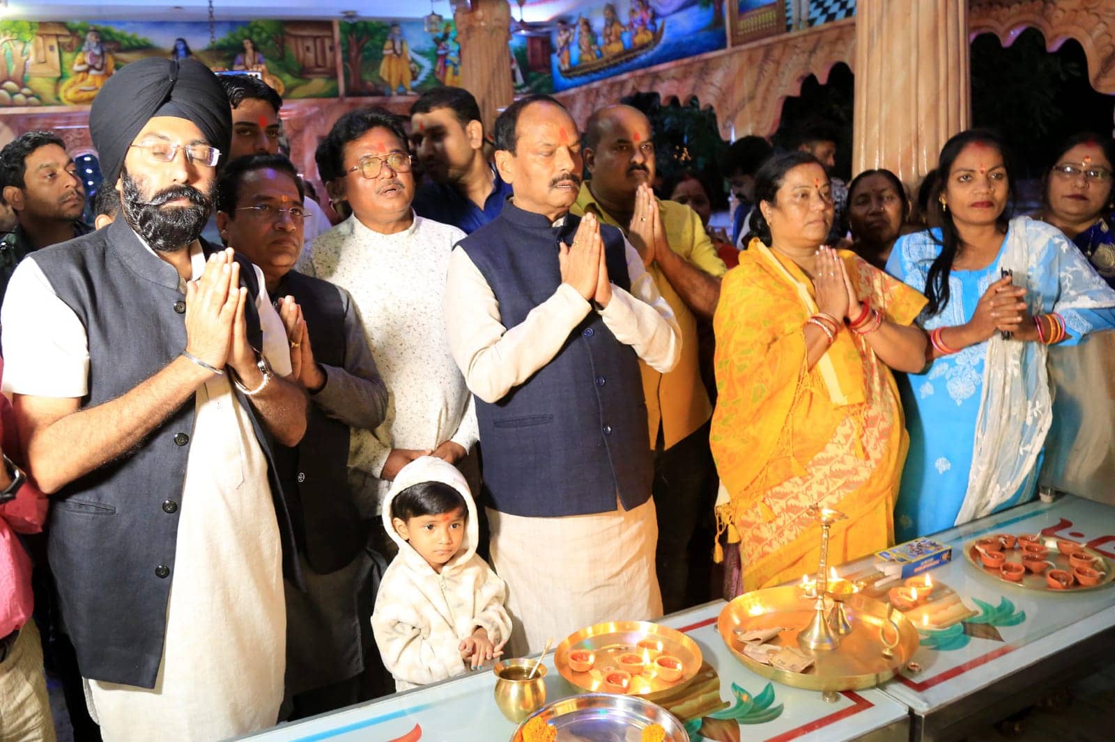 जमशेदपुर:ओडिशा के राज्यपाल रघुवर दास ने जमशेदपुर में मनाई दीपावली, लोगों से 'वोकल फ़ॉर लोकल' अभियान को आगे बढ़ाने की अपील की