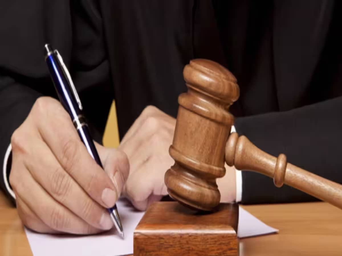 रांची : झारखंड हाईकोर्ट में जिला जज रैंक के 12 न्यायिक पदाधिकारियों का हुआ तबादला, देखें लिस्ट