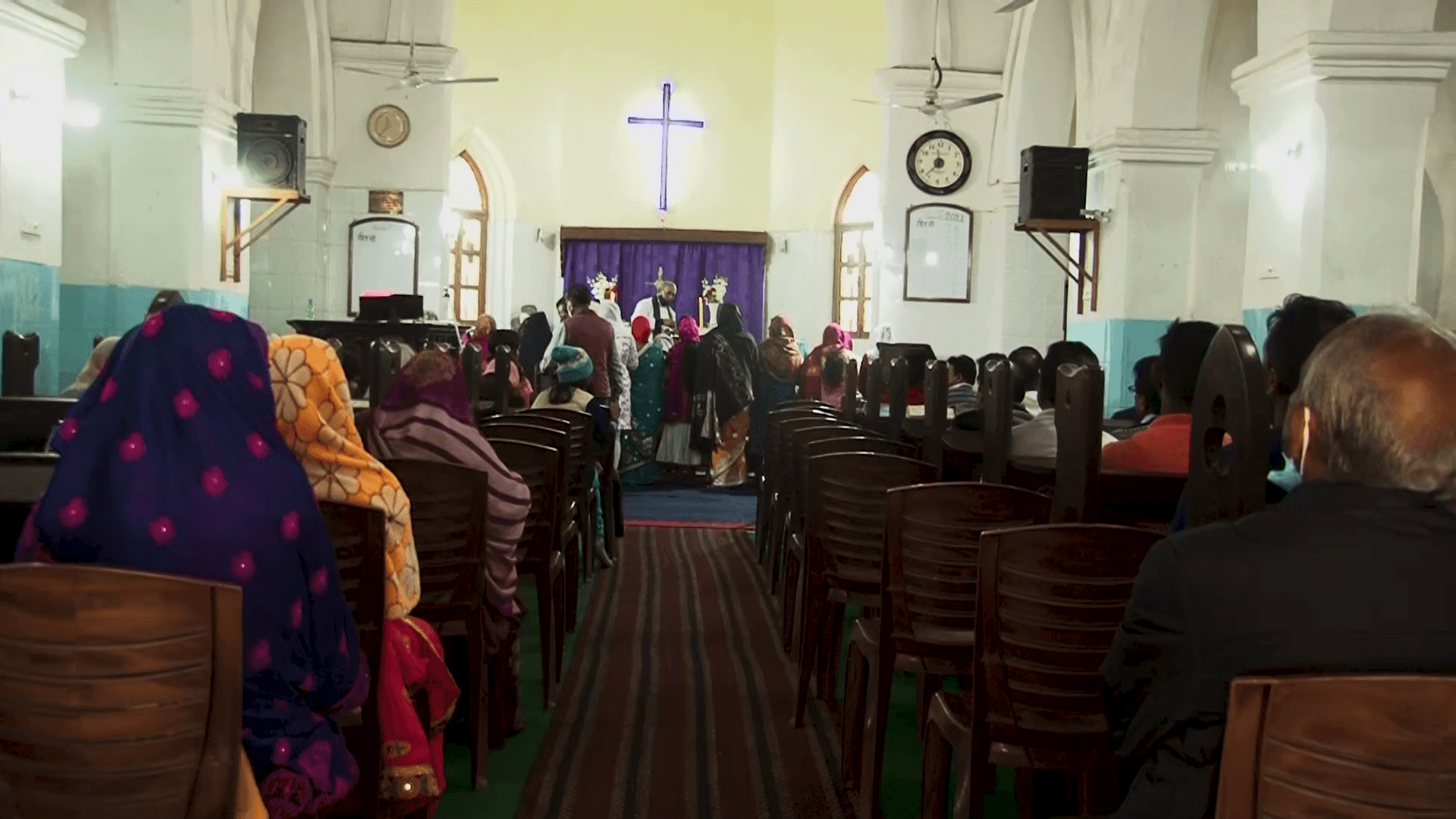 क्रिसमस की तैयारियों में जुटा ईसाई धर्मावलम्बी.सांता क्लॉज का बेसब्री से इंतजार कर रहे बच्चे