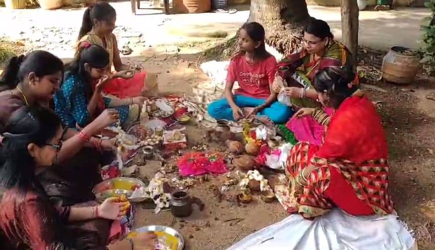 हर्षोल्लास से मनाई गई चित्रगुप्त पूजा और भाई दूज, यम की आकृति बनाकर पूरे धार्मिक रिती-रिवाज के साथ हुई पूजा