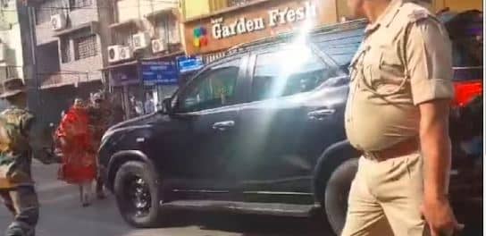 प्रधानमंत्री मोदी के रोड शो में दौड़ते हुए आ गई थी संगीता झा, सुरक्षा चूक पर मच गया था हड़कंप, जानिए ऐसे क्यों किया