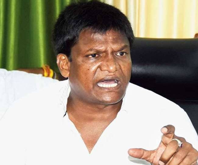 बाघमारा के चिटाहीधाम में धीरेंद्र शास्त्री के प्रस्तावित कार्यक्रम पर संशय के बादल ,जानिए विधायक की क्या है डिमांड