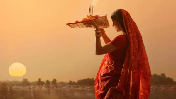 CHHATH SPECIAL: आस्था के महा पर्व छठ का दूसरा दिन आज, खरना के साथ शुरू होगा 36 घंटे का निर्जला व्रत