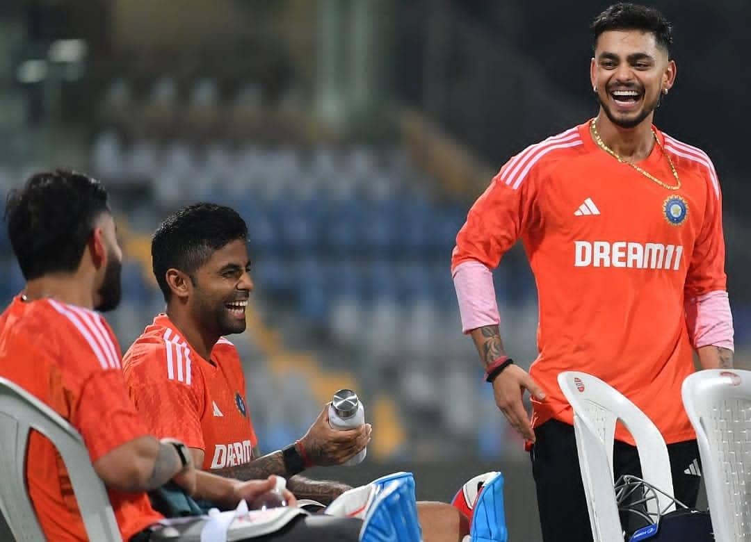 भारतीय क्रिकेट टीम की भगवा जर्सी पर अब शुरू हुआ सियासी वार, दीदी का तंज- सब कुछ भगवा तो बाकी रंग किधर 