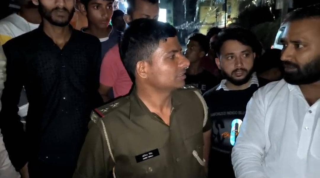 किशनगंज: दूसरे का बच्चा चुराकर बेचने निकली थी महिला, शक होने पर लोगों ने किया ये सलूक, पढ़ें पूरा मामला