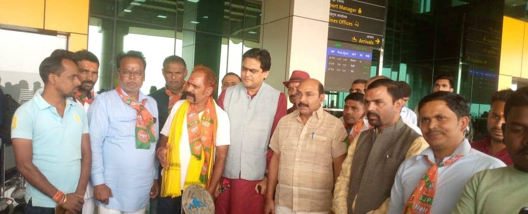 देवघर पहुंचे केंद्रीय राज्य मंत्री शांतनु ठाकुर, बीजेपी कार्यकर्ताओं ने गर्मजोशी से किया स्वागत, पढ़ें साहेबगंज में दो दिन क्या करेंगे मंत्री जी   