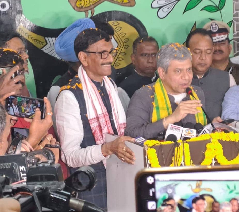 मुख्यमंत्री हेमंत सोरेन जी राजनीति होती रहेगी, विकास की योजनाओं में सहयोग कर दीजिए, जानिए रेलमंत्री अश्विनी वैष्णव ने ऐसा क्यों कहा