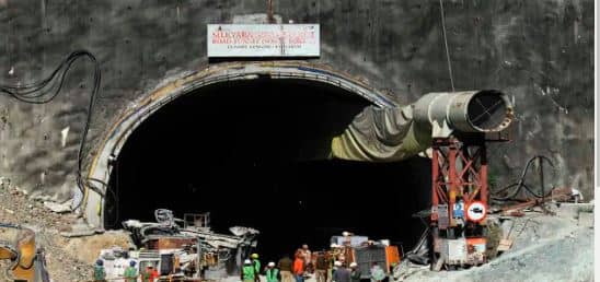 टनल में फंसे झारखंड के 15 मजदूरों के लिए हेमंत सरकार का विशेष इंतजाम , मेडिकली फिट होते ही देहरादून से रांची लाएगी राज्य सरकार