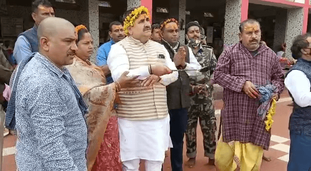 दुमका पहुंचे बिहार के मंत्री, जनता के सुख-समृद्धि के लिए फौजदारी दरबार में जोड़े हाथ