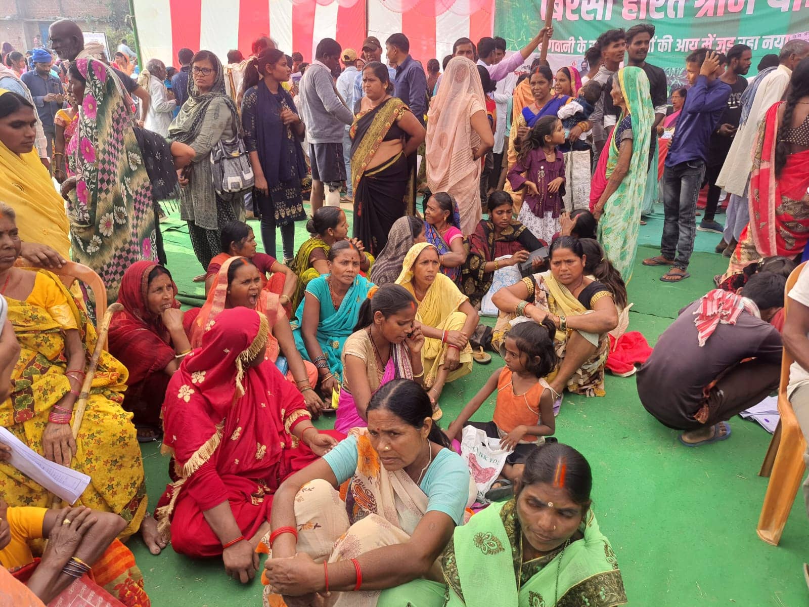 आपकी सरकार आपके द्वार कार्यक्रम दिखावा!  म्यूटेशन आवेदन को खारिज कर अंचल कार्यालय आने का सुनाया फरमान, सामने आयी गड़बड़झाला