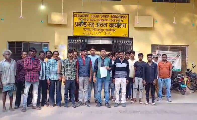 कार्डधारियों को राशन कम देने की शिकायत पर भाजपा नेता विमल बैठा का एक्शन,  सीओ चंद्रशेखर तिवारी से मिलकर सौंपा मांग पत्र