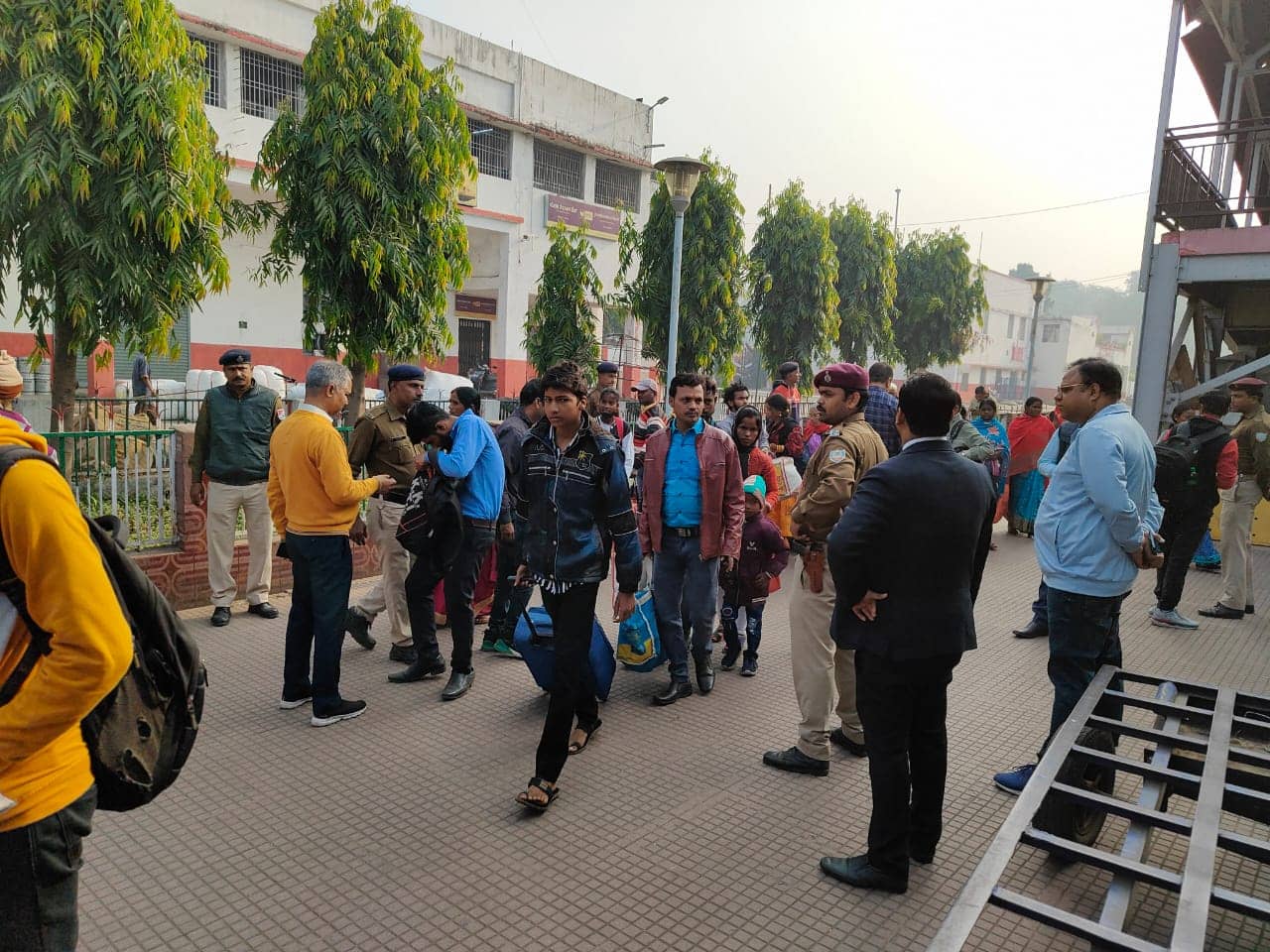 DHANBAD!!एक दिन की जाँच में रेलवे को मिले  55,360 रुपये ,जानिए खबर का डिटेल्स 