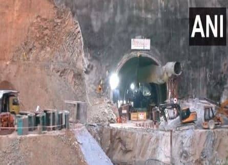 उत्तरकाशी सुरंग में मजदूरों की जिंदगी से जंग जारी, जिंदा बाहर निकलने की उम्मीदें बरकार  