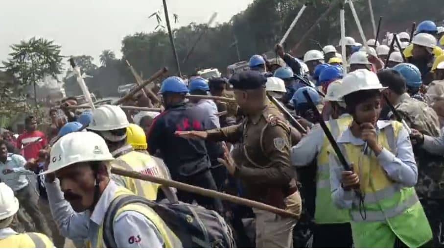 बोकारो : युवा संग्राम समिति व जेवीकेएसएस संगठन के प्रदर्शन के बीच पथराव, छन भर में इलाका बना रण क्षेत्र, आंदोलनकारी और पुलिस दोनों जख्मी, जानिए  आगे क्या हुआ