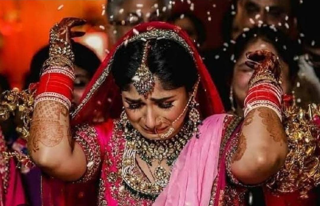 बेटी को बिदाई के समय भूलकर भी ना दें ये चार चीजें, नहीं तो गृहस्थ जीवन हो सकता है बर्बाद और आप हो सकते हैं कंगाल   