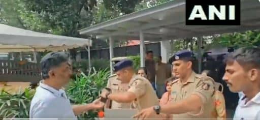 सुबह करीब 15 स्कूलो को बम से उड़ाने की धमकी, मच गया हड़कंप, जानिए कहा की है ये सनसनीखेज खबर