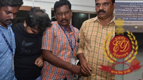 ED दफ्तर में छापेमारी! घूस लेते गिरफ़्तार ED अधिकारी ने कहा साहब पैसा ऊपर तक जाता है  