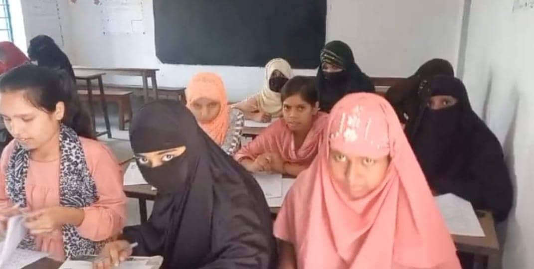 शेखपुरा: छात्रा को हिजाब पहनने से मना करना हेडमास्टर को पड़ा भारी, मिली सर कलम करने की धमकी, जानें फिर क्या हुआ