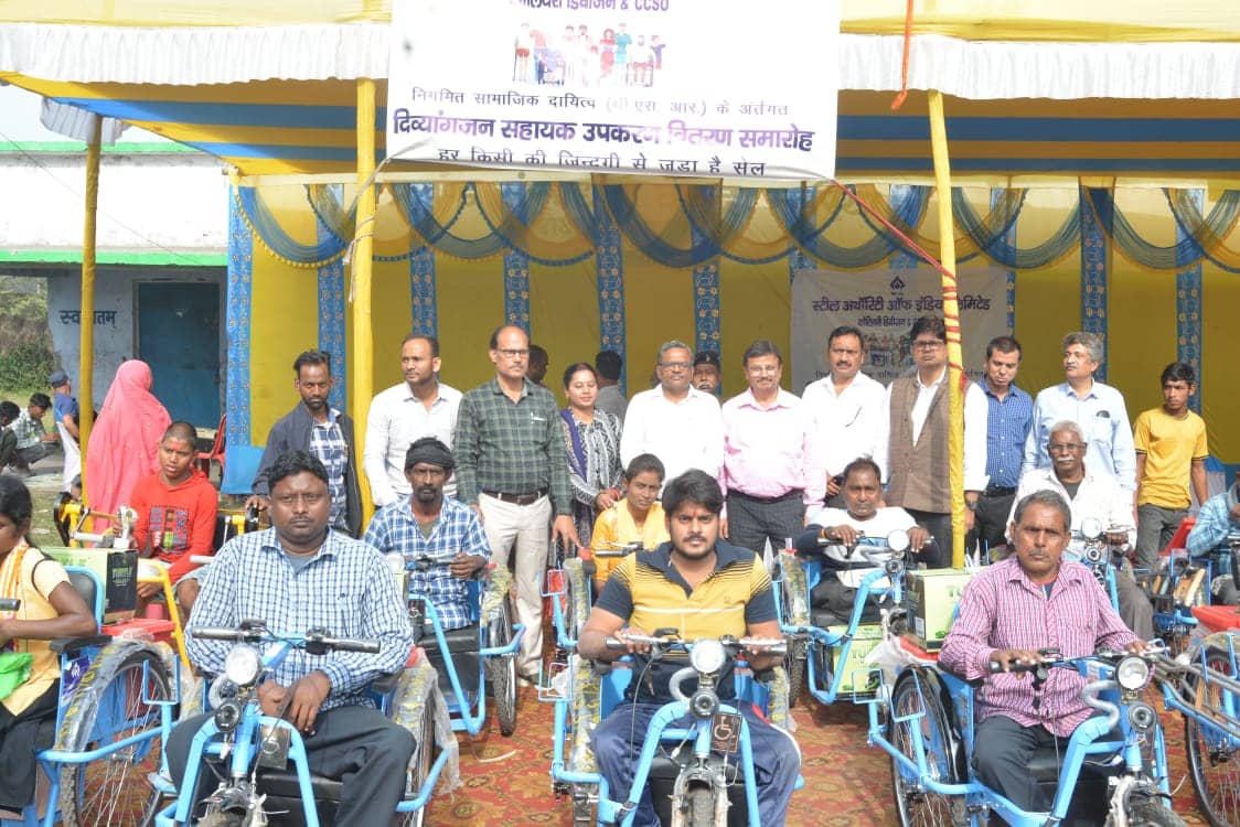 77 दिव्यांगजनों को मिला सहायक उपकरण,संसाधनों का उपयोग कर स्वावलम्बी बनने की अपील 