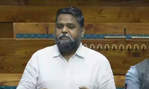 डीएमके के एक सांसद के फिर दिया विवादित बयान, हिन्दी पट्टी के राज्यों को बताया ‘गोमूत्र राज्य’,